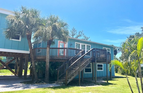 Mid Island House | 122 Falkirk Cottage – Swap Snowflakes for Seashells!