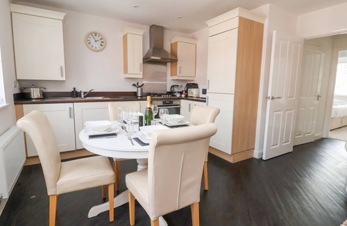 Shrewsbury Cottage | 122 THE OLD MEADOW, family friendly, with a garden in Shrewsbury