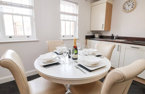 Shrewsbury Cottage | 122 THE OLD MEADOW, family friendly, with a garden in Shrewsbury