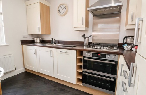 Shrewsbury Cottage | 122 THE OLD MEADOW, family friendly, with a garden in Shrewsbury