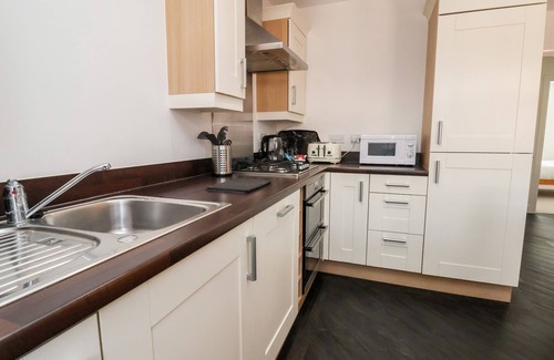 Shrewsbury Cottage | 122 THE OLD MEADOW, family friendly, with a garden in Shrewsbury