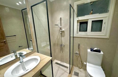 Madinaty Apartment | 124/4/32 · Luxurious 3BR-Stunning Patio&View+5G Wifi Madinaty