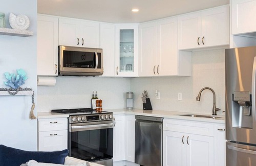 Kennydale Apartment | 124 -Relaxing Lakeside Haven
