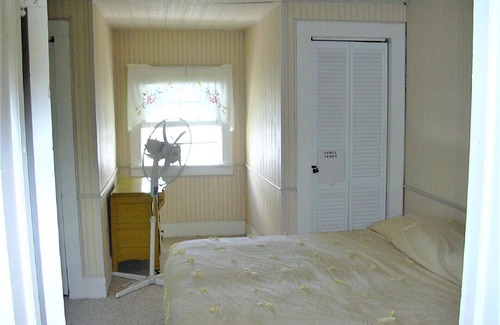 Ashville Cottage | 125 Ft of Lake Frontage - 5 Bedrooms, 2 Bathrooms