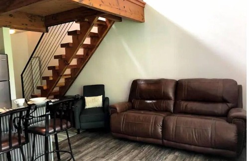 Quincy Condo | #126 condo by large pool/Pickup for the Gorge Shuttle-book seperately