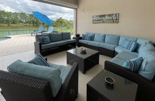 Groveland House | 12950 Bellerive drive