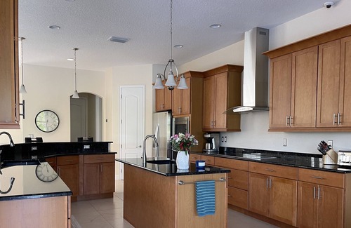 Groveland House | 12950 Bellerive drive