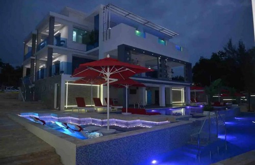 Montellano Villa | 12BR DeLuxe Villa: Infinity Pool, Jacuzzi, Billiard & Bar