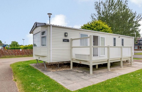 Skegness House | 12ft-wide very comfortable and spacious caravan with one double and two twin.