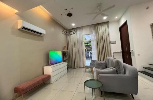 Central Seberang Perai House | 12pax - 3Storey Bukit Minyak Utama Cozy Spacious