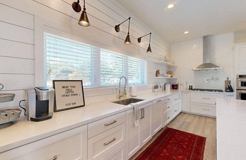 Southeast College Park Apartment | 12th Man on Dexter: 17 min Walk to Kyle