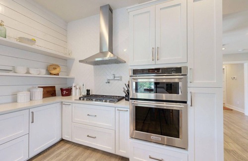 Southeast College Park Apartment | 12th Man on Dexter: 17 min Walk to Kyle