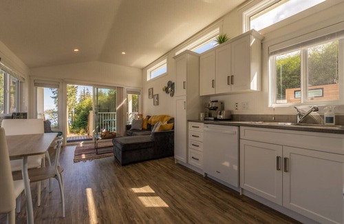 Regional District of Mount Waddington Apartment | 13 - Bothan Mara Cottage