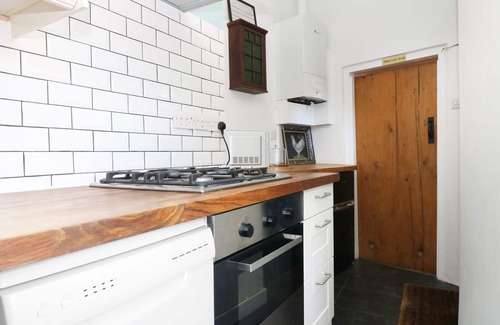 Lostwithiel Cottage | 13 CASTLE HILL, pet friendly, with open fire in Lostwithiel