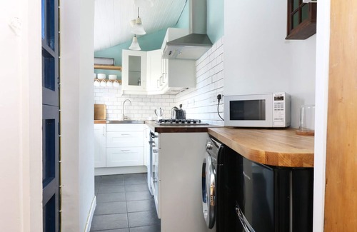 Lostwithiel Cottage | 13 CASTLE HILL, pet friendly, with open fire in Lostwithiel