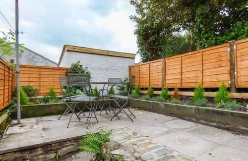 Lostwithiel Cottage | 13 CASTLE HILL, pet friendly, with open fire in Lostwithiel