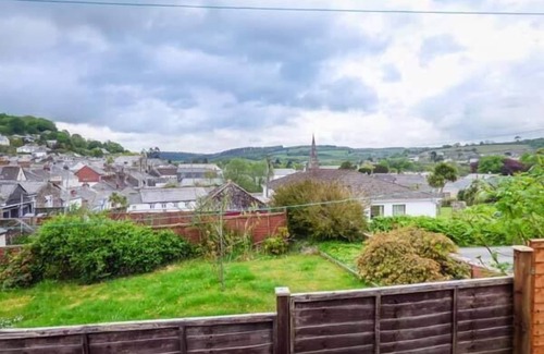 Lostwithiel Cottage | 13 CASTLE HILL, pet friendly, with open fire in Lostwithiel