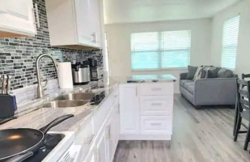 Highpoint Apartment | # 13 Clearwater airport home