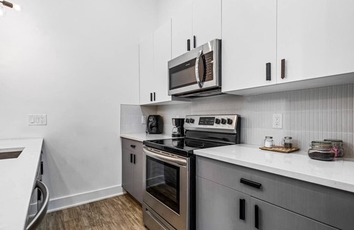 Delair Apartment | 13 Luxury FREE Private Parking - 1st flr