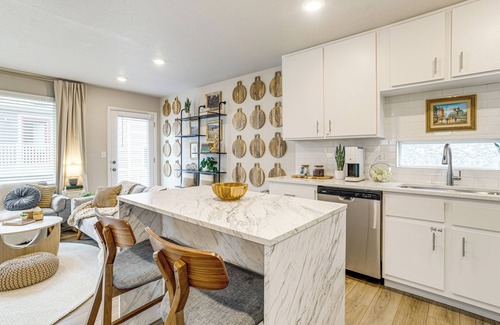 Gateway House | 13 Mi to Dtwn Denver: Spacious Home w/Balcony!