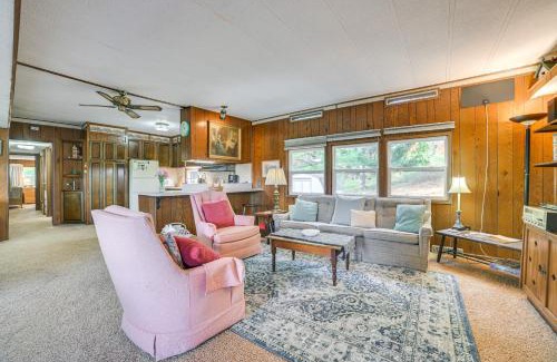 Petoskey House | 13 Mi to Nubs Nob Pet-Friendly Retreat