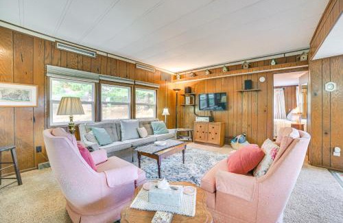 Petoskey House | 13 Mi to Nubs Nob Pet-Friendly Retreat