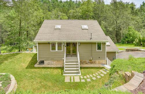 Shohola House | 13 Mi to Ski Big Bear Updated Getaway with Deck