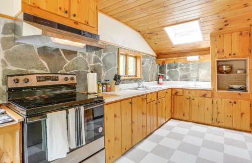 Shohola House | 13 Mi to Ski Big Bear Updated Getaway with Deck
