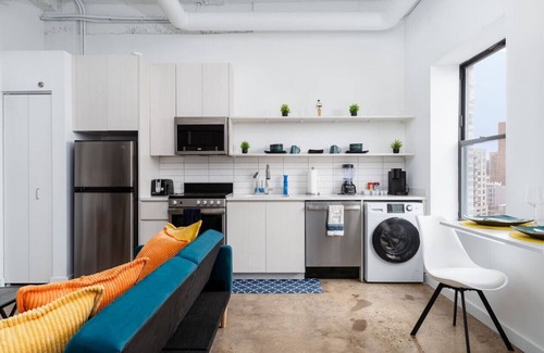 Uptown Apartment | 13 mins DT|4 mins Lake | Majestic Modern Style