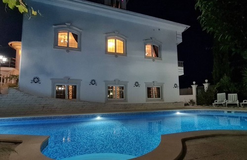 Arnal House | 13 Room Luxury Villa 25-50 Guests