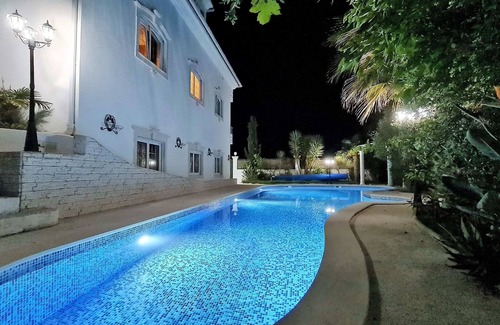 Arnal House | 13 Room Luxury Villa 25-50 Guests
