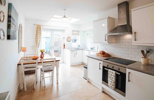 Aberaeron House | 13 Tabernacle Str. Cosy little house by the sea.