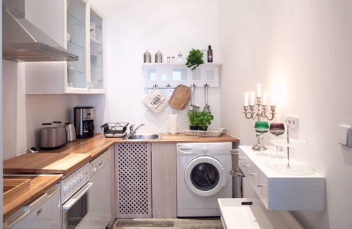 Prenzlauer Berg Apartment | 130 sqm, up to 6 pers. in Prenzlauer Berg, whirlpool, families, groups, couples