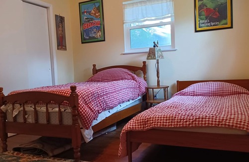 Buckroe Beach House | 1300sqft, 3 blcks frm Buckroe Beach, dog friendly, 6mi coliseum/conventioncenter