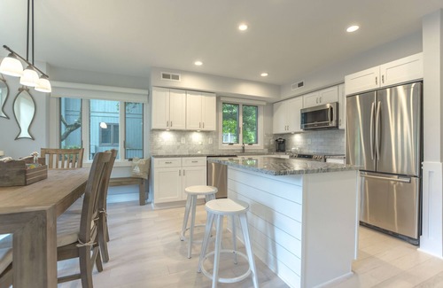 West Beach Village Condo | 1304 Fairway Oaks: 3BR Close to Beach, Golf View, Beach Gear/Bike Credit