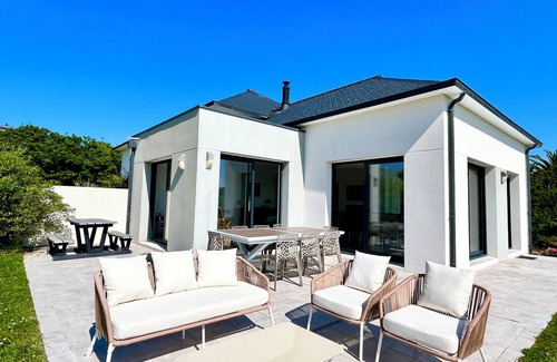 Camaret-sur-Mer Villa | 130m2 contemporary house, sleeps 9, sea view