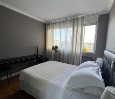 Sainte-Anne Apartment | 130m2 de standing, 5min plages et stade, Parking gratuit, 5e et dernier étage avec ascenseur, vue montagne