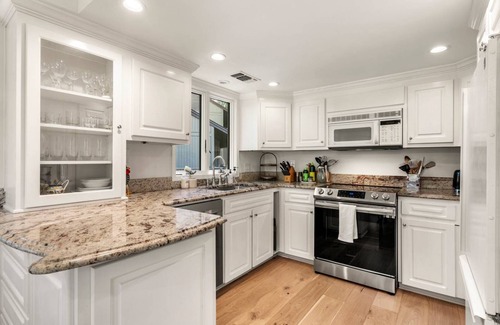 West Beach Village House | 1324 Fairway Oaks ~ Pet Friendly ~ 3 BR Townhome, Sleeps 6