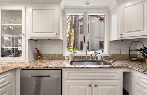 West Beach Village House | 1324 Fairway Oaks ~ Pet Friendly ~ 3 BR Townhome, Sleeps 6
