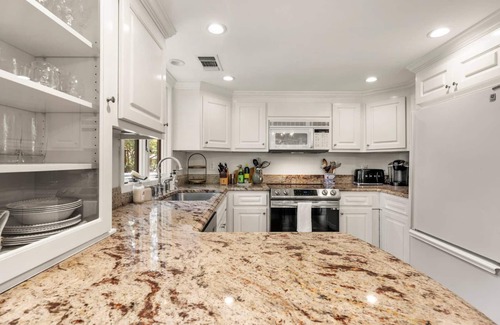 West Beach Village House | 1324 Fairway Oaks ~ Pet Friendly ~ 3 BR Townhome, Sleeps 6