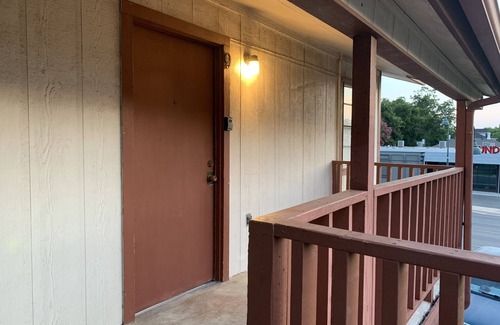 Southtown Apartment | 1326-#9 Comfy studio in downtown