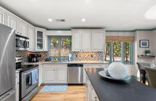 West Beach Village Villa | 1337 Fairway Oaks Villa by Akers Ellis Rentals