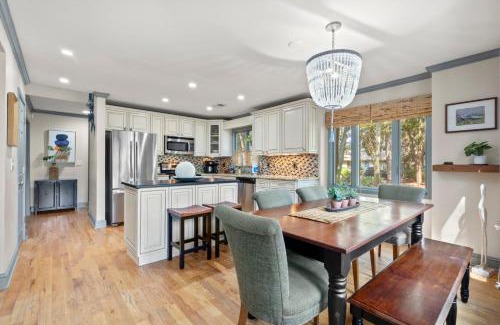 West Beach Village Villa | 1337 Fairway Oaks Villa by Akers Ellis Rentals