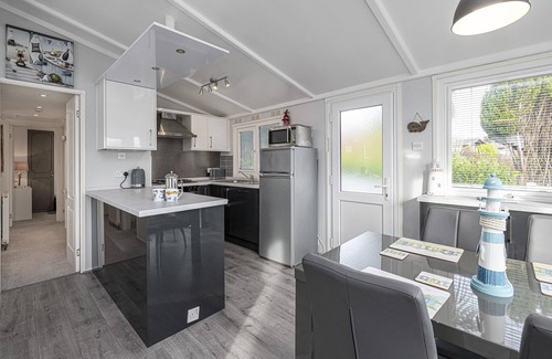 Brynteg Cottage | 134 Glan Gors - sleeps 6 guests in 3 bedrooms
