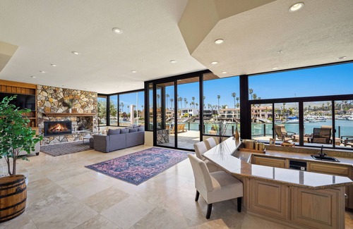 Pierpont Bay House | 1341B The Beachmont Place
