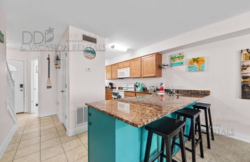 Biloxi Condo | 138 Oak Shores Just a short walk to the beach!
