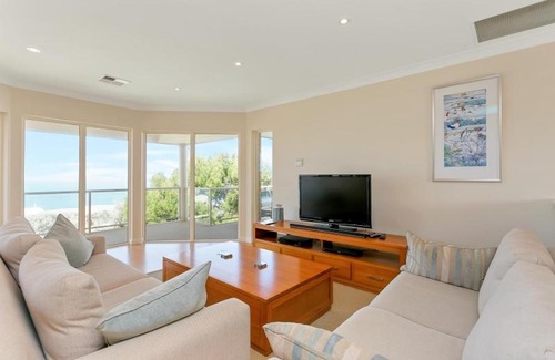 Hayborough House | 139 Seagull Ave - BYO Linen - Pets Negotiable - Wi-Fi