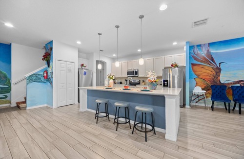 Davenport House | 13BR/10BA/Themed/hot tub/pool Villa 6000 Solterra