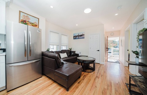 Milton Apartment | 14/1 - 3BR Milton - Cozy Apt near Blue Hills Museum