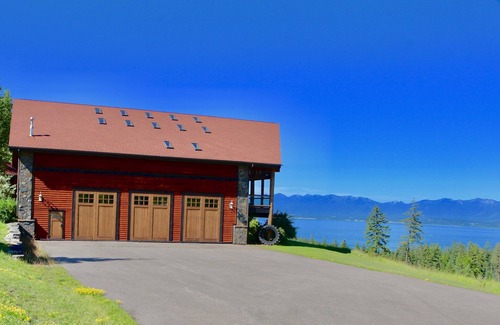 Lakeside House | 14,229sqft Estate on 8ac w/4100sqft Guest home TikiBar HotTub Overlooking GNP!